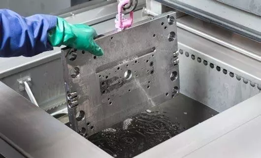 mold die tool cleaning