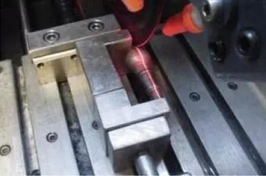 Fastener Vice for Longitudinal Cutting